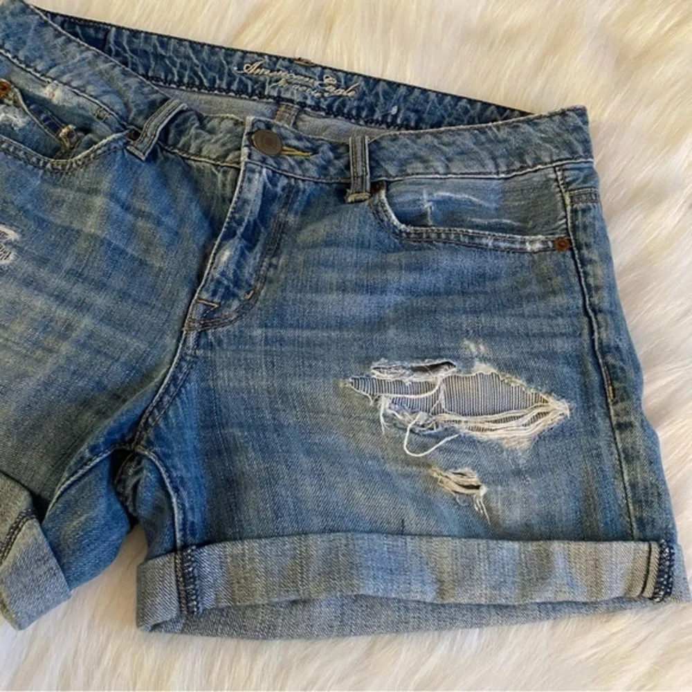 American Eagle For Aerie Shorts Women’s Size‎ 8 Distressed Blue Cuffed